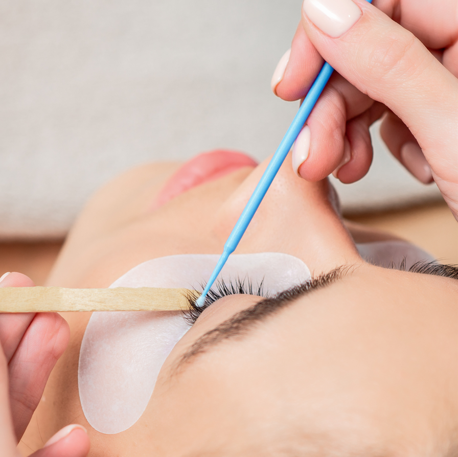 GUIDA PROFESSIONALE ALL’USO DELLA CREMA REMOVER PER EXTENSION CIGLIA